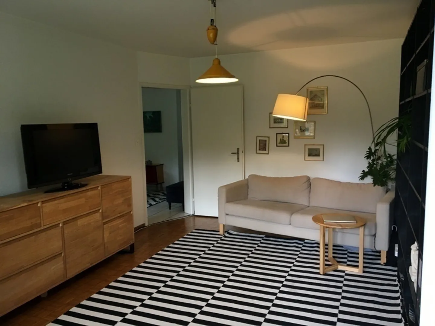 ONLY INDIVIDUAL 2.5 ROOM APARTMENT IN ZURICH - DISTRICT 11 AFFOLTERN, FURNISHED - Photo 2 of 10