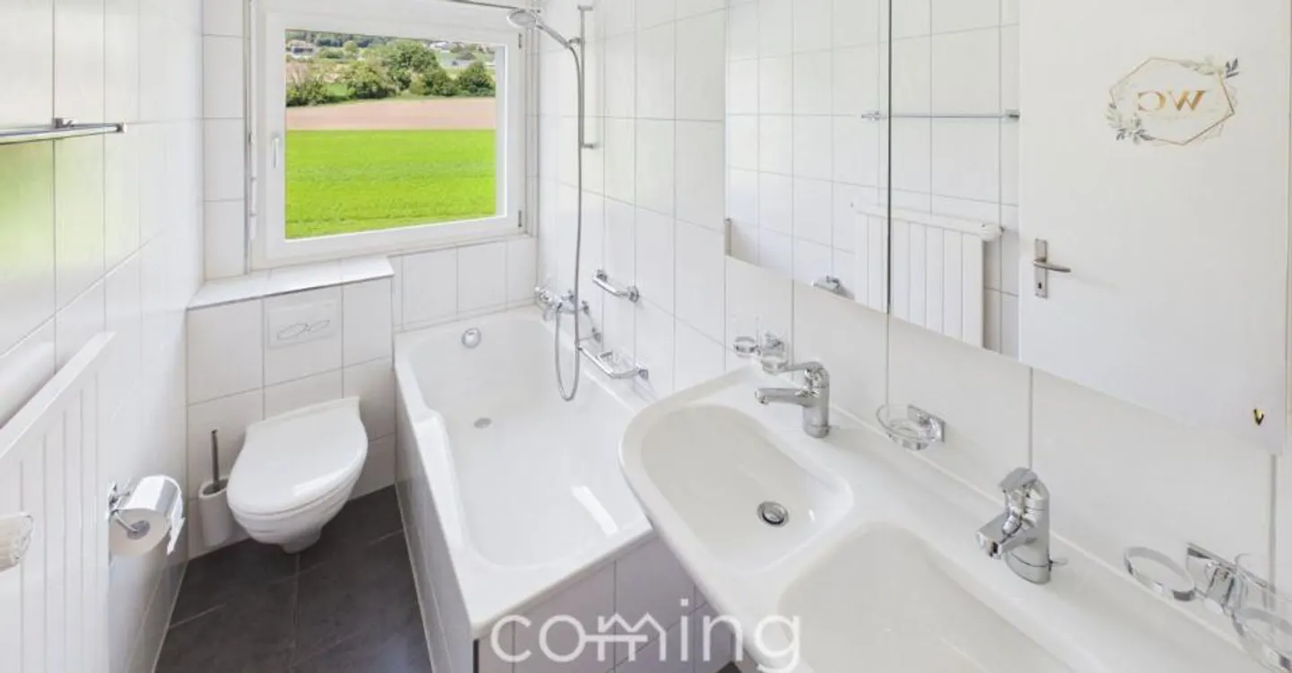 Appartement de 4,5 pièces modernisé à Riedholz avec vue sur la montagne et balcon - Photo 9 sur 11