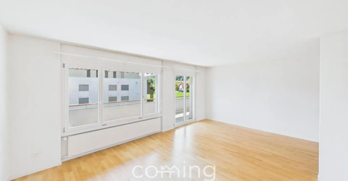 Appartement de 4,5 pièces modernisé à Riedholz avec vue sur la montagne et balcon - Photo 3 sur 11