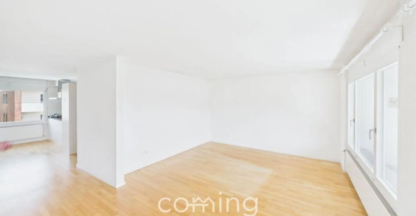 Appartement de 4,5 pièces modernisé à Riedholz avec vue sur la montagne et balcon - Photo 5 sur 11