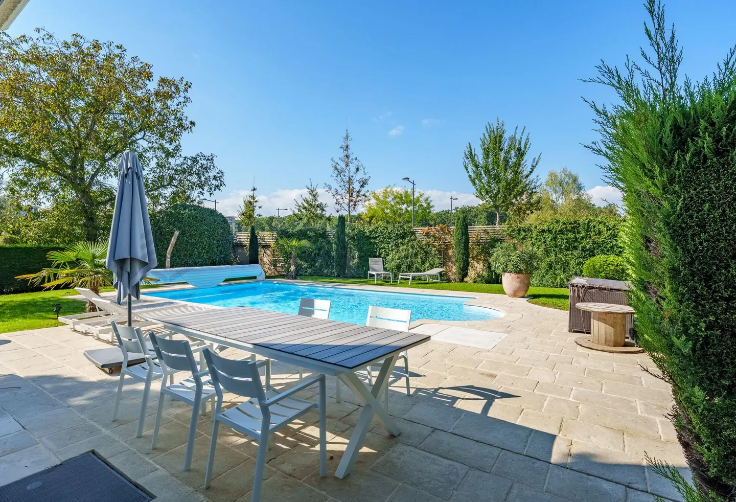 EXCLUSIVITY!! Very pleasant bright villa with swimming pool - Photo 1 of 8