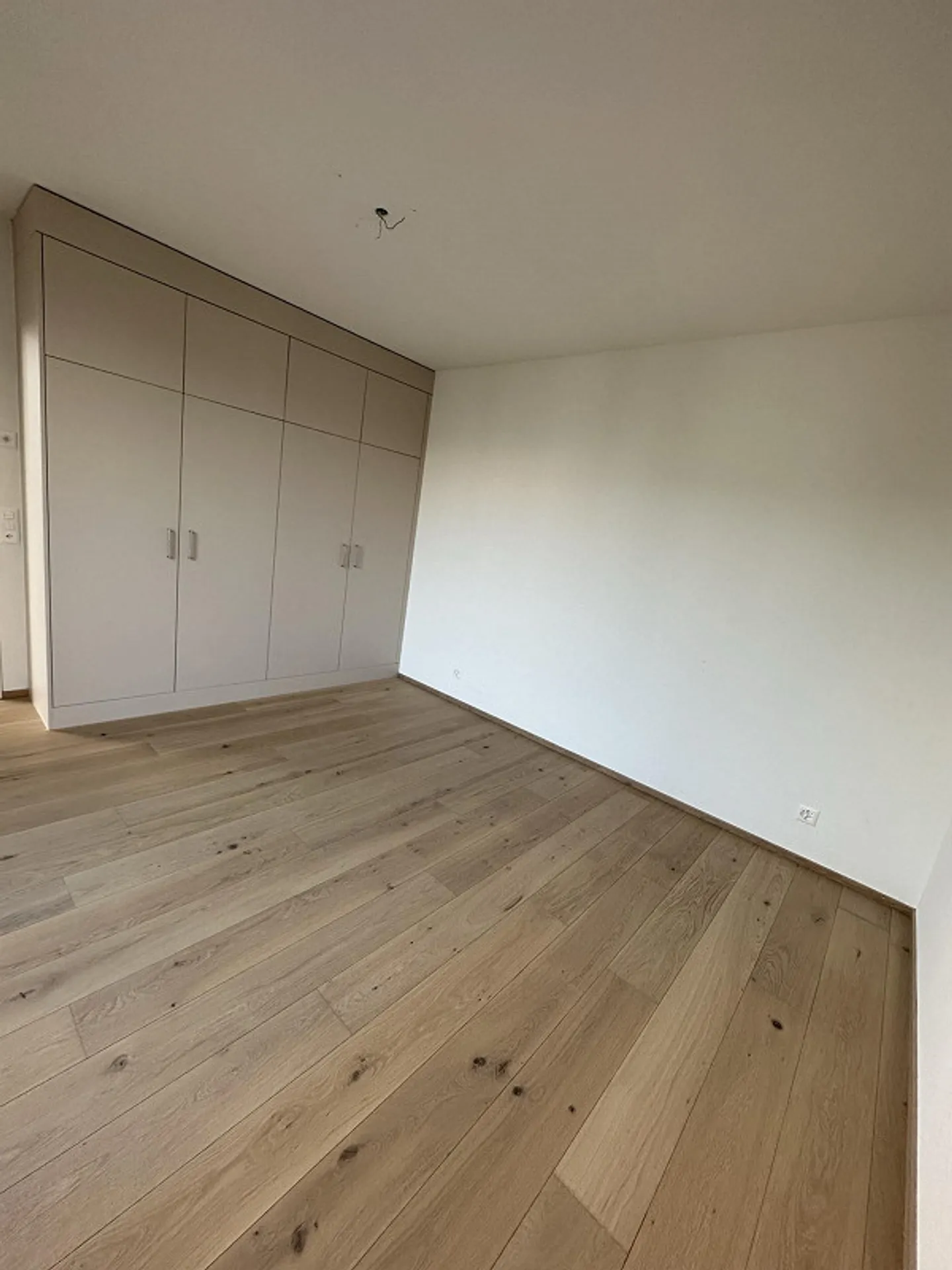 Modern 2.5-room apartment with unique room height - Photo 3 of 7