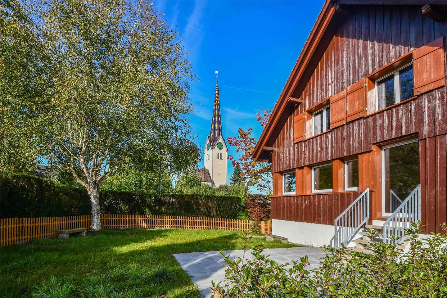 Sezione di casa affascinante con grande giardino e atmosfera rustico-moderna - Foto 1 di 18
