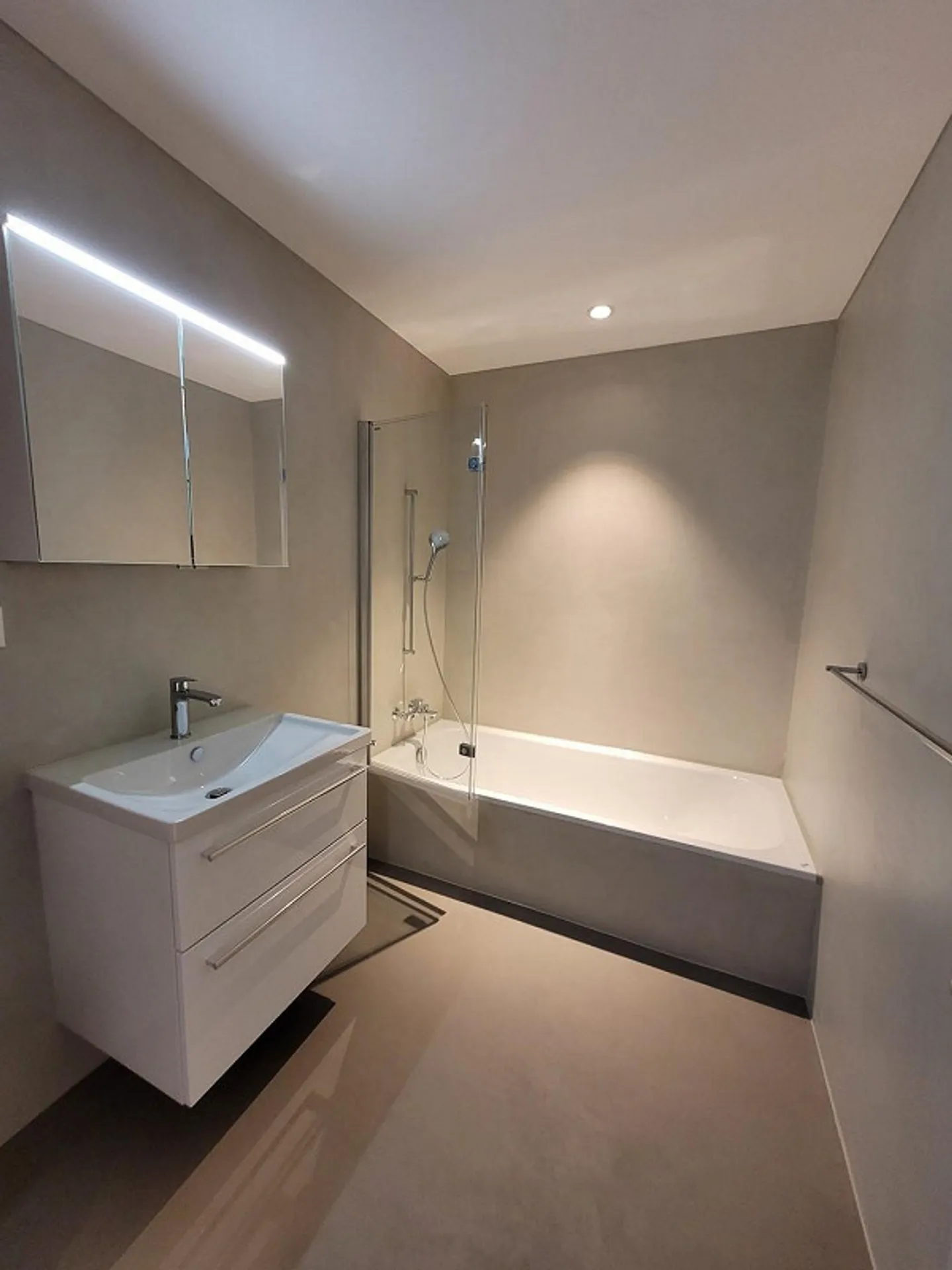 4.5 Zimmer-Attika-Wohnung mit Weitsicht bis zum See - Foto 10 von 13
