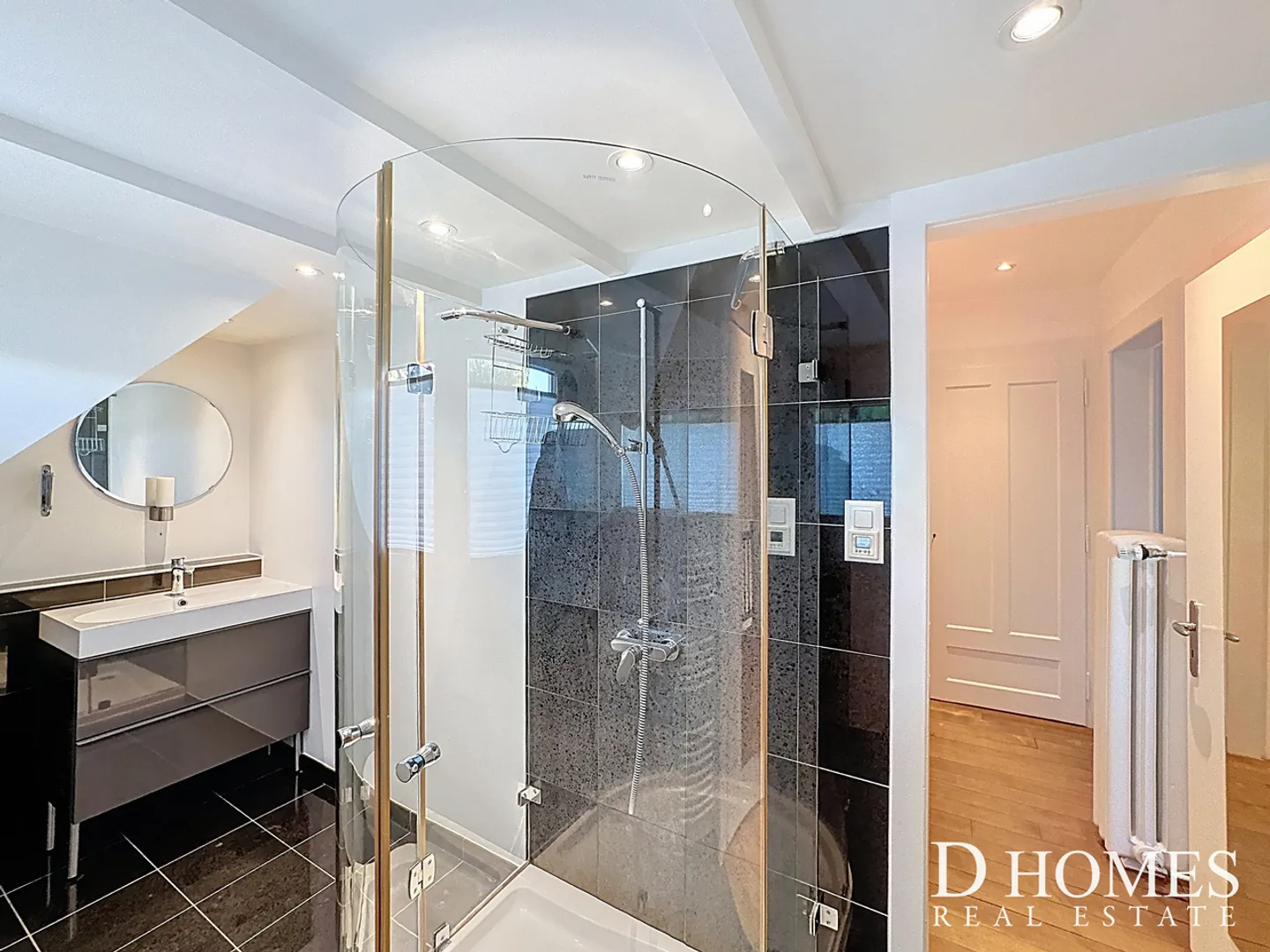 EXCLUSIVITY I Charming property with outbuilding and tree-lined garden - Photo 10 of 13