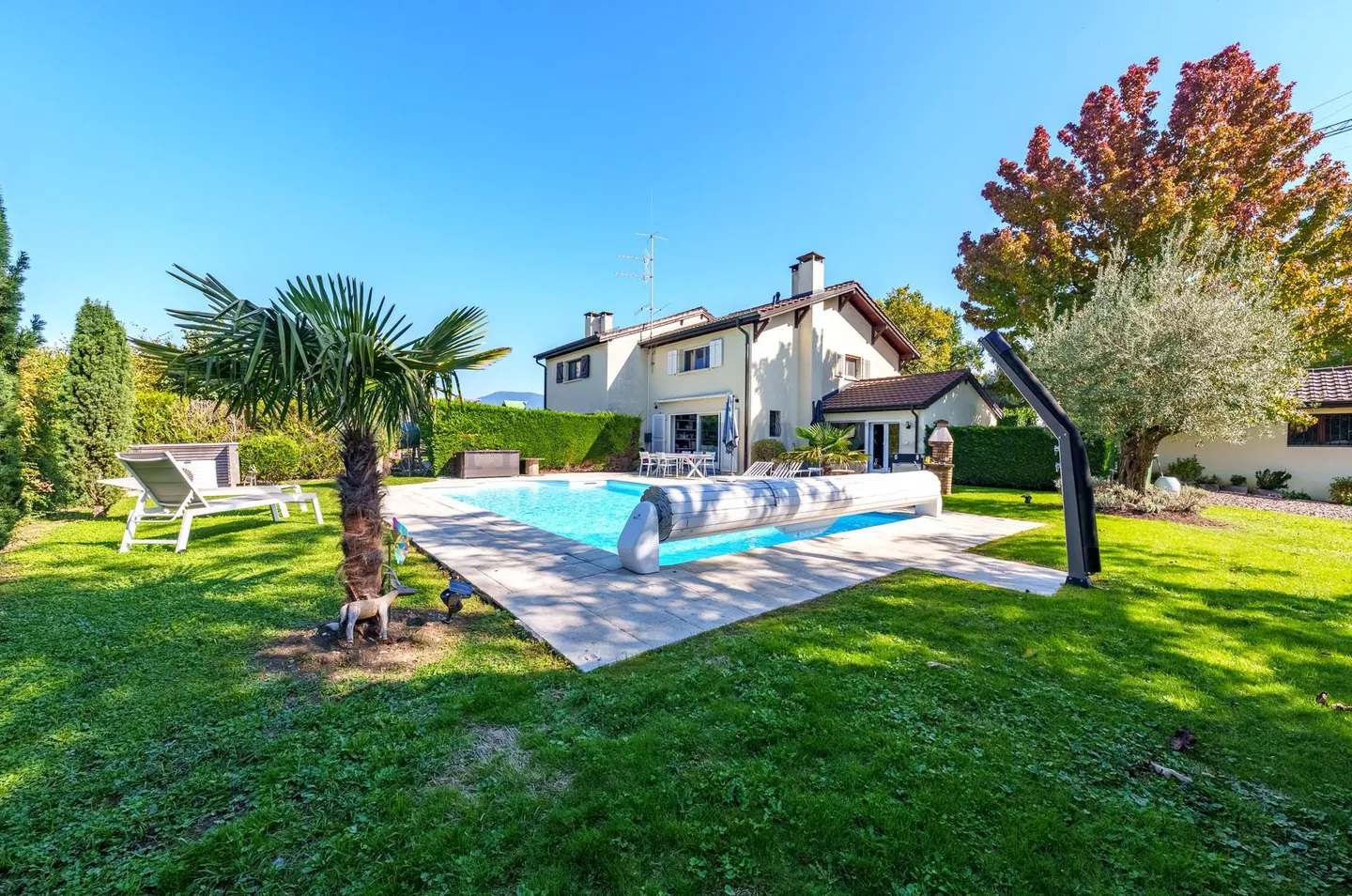 EXCLUSIVITY!! Very pleasant bright villa with swimming pool - Photo 2 of 8
