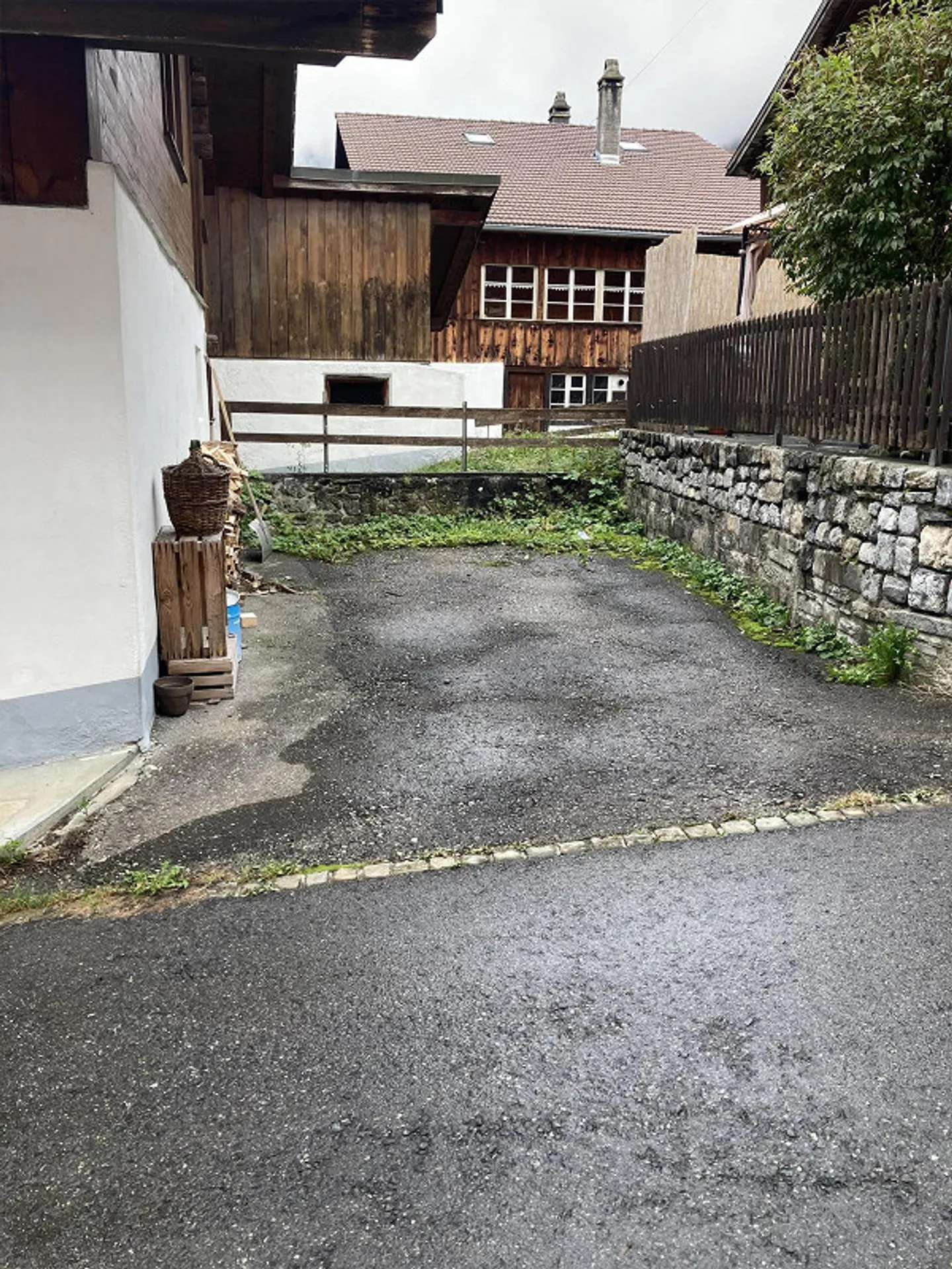 Semi-Detached House in Brienzwiler Village for Rent - Photo 3 of 4