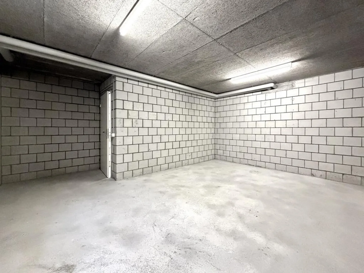 Practical storage room in a central location in Binningen - Photo 3 of 3