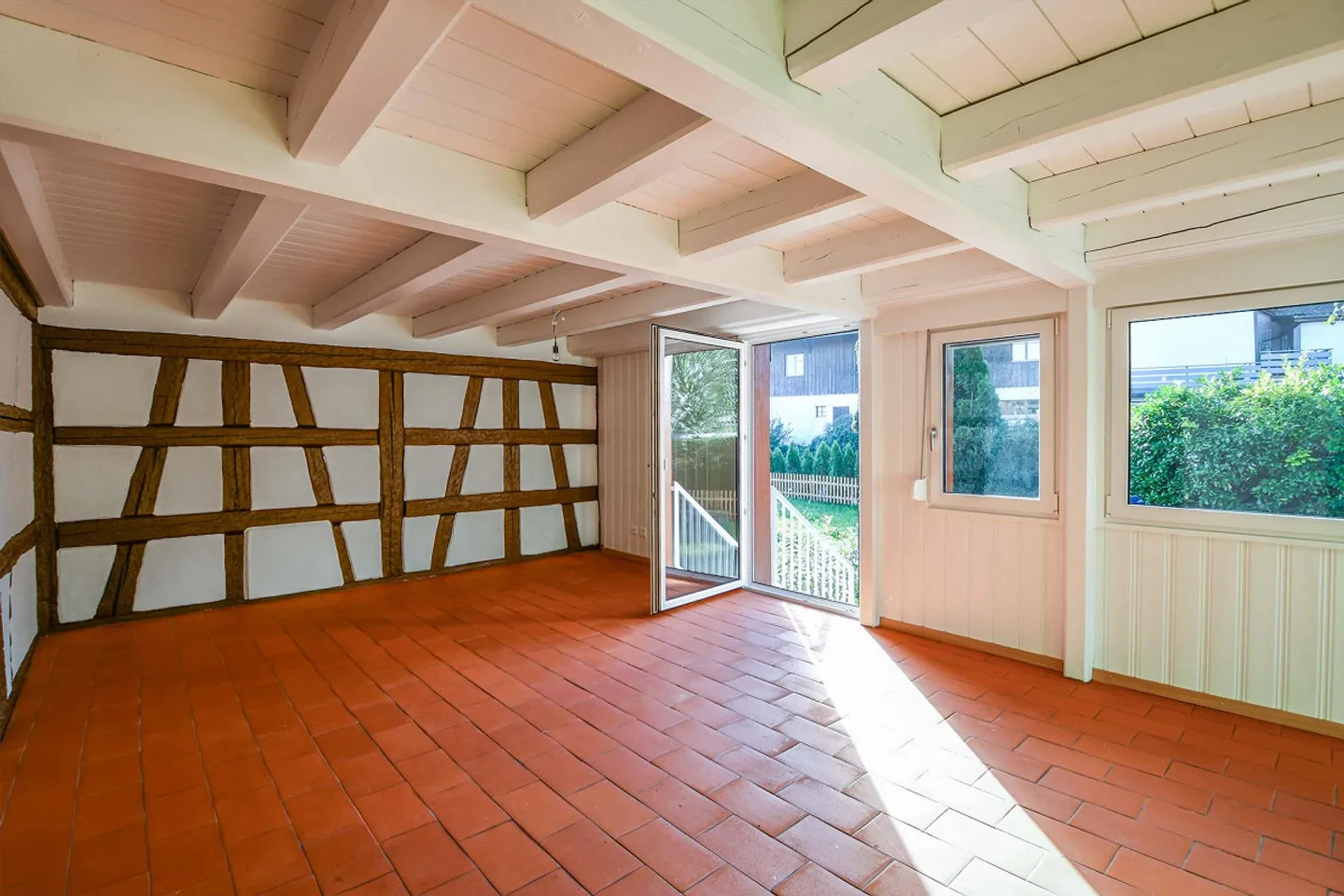 Sezione di casa affascinante con grande giardino e atmosfera rustico-moderna - Foto 10 di 18