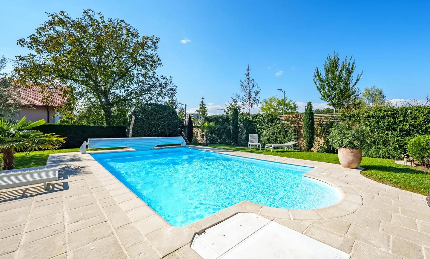EXCLUSIVITY!! Very pleasant bright villa with swimming pool - Photo 8 of 8