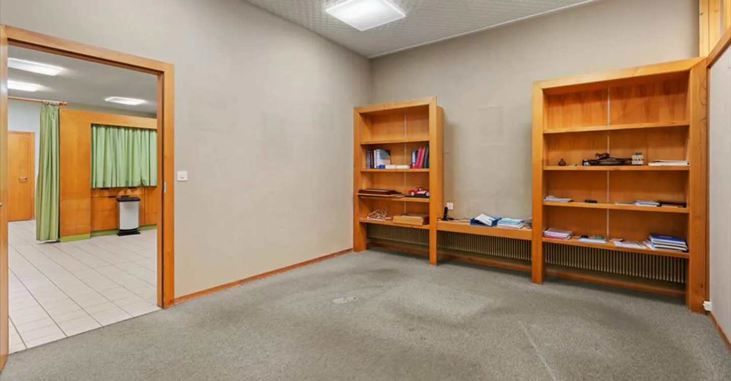 Commercial space 430m2 in shopping street - Photo 2 of 3