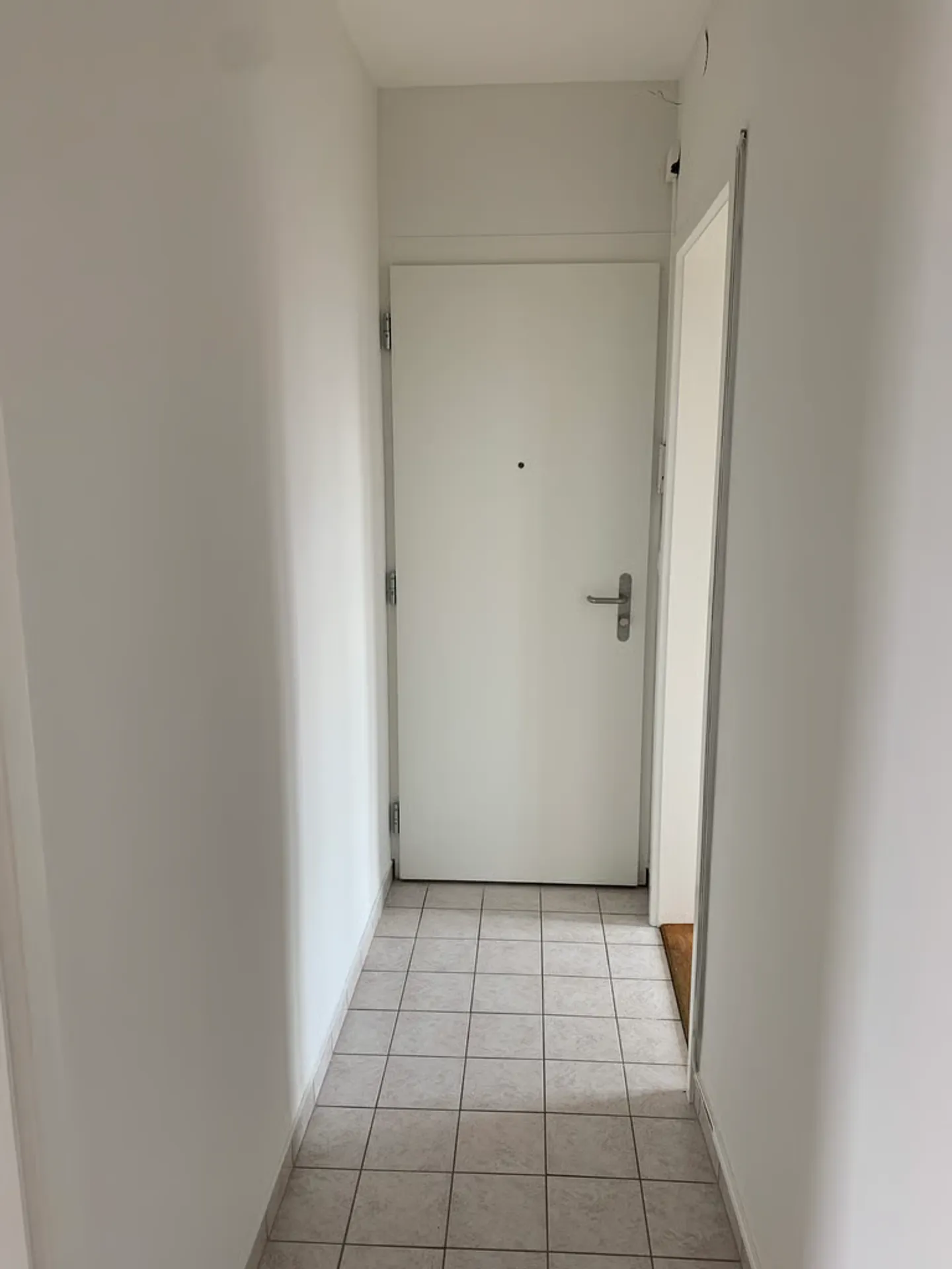En rénovation, 2,5 pièces au 1er étage, proche de l'UNIL et de l'EPFL - Photo 1 of 4