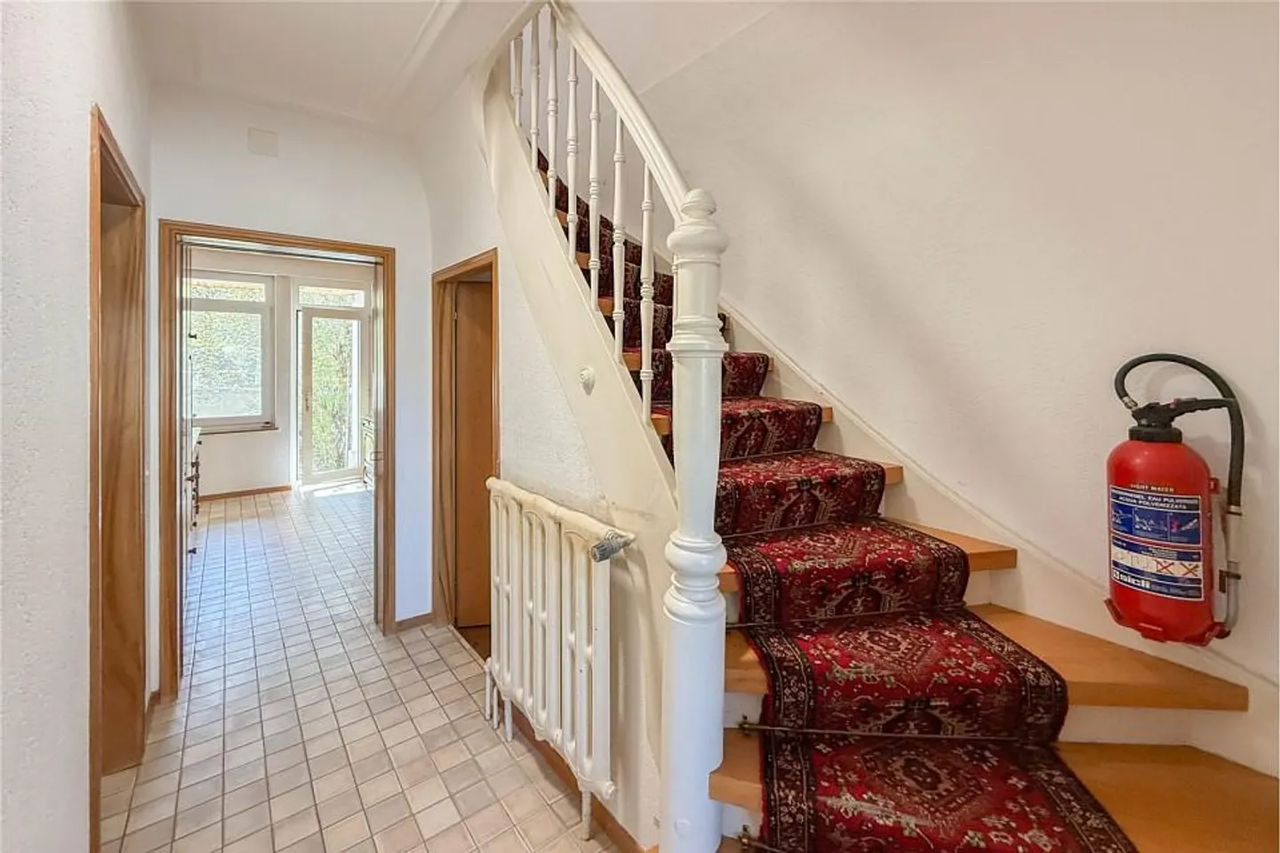 Charming townhouse with 8.5 rooms for sale in the Neubad district - Photo 8 of 13