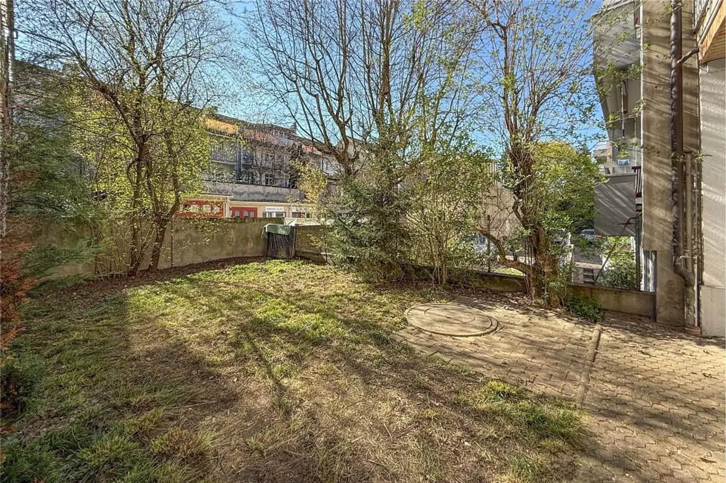 Charming townhouse with 8.5 rooms for sale in the Neubad district - Photo 5 of 13