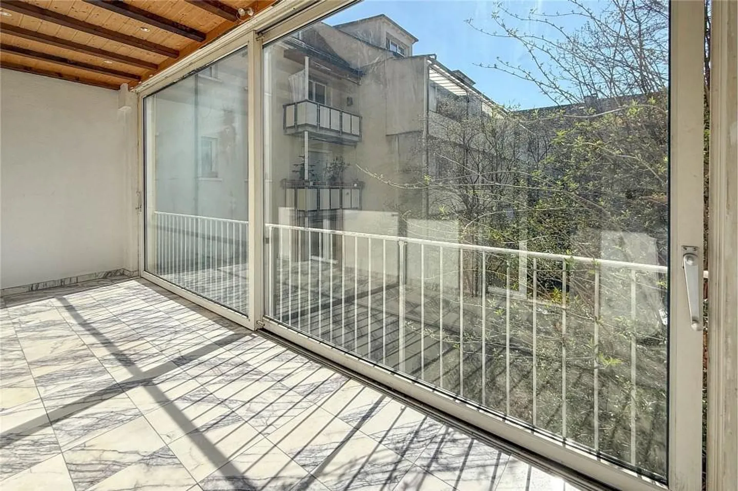 Charming townhouse with 8.5 rooms for sale in the Neubad district - Photo 9 of 13