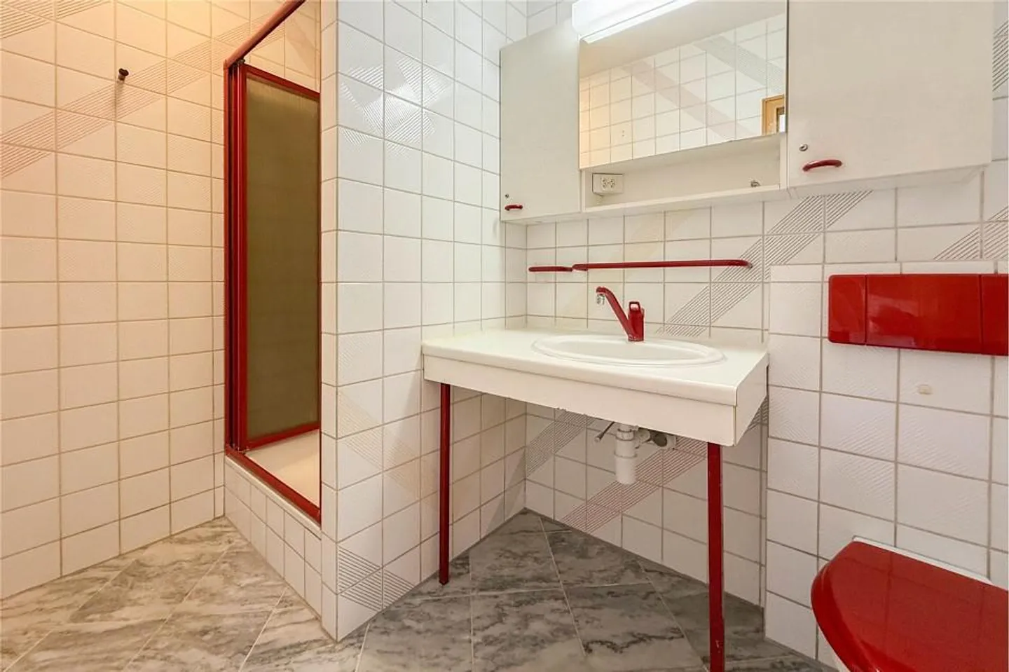 Charming townhouse with 8.5 rooms for sale in the Neubad district - Photo 11 of 13