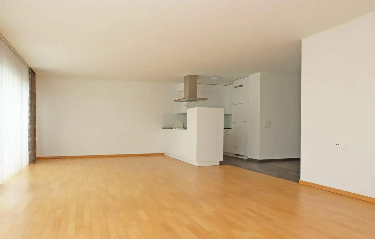 Appartement 2,5 pièces avec coin salon confortable et places de parking en sous-sol à Netstal, commune de Glarus - Photo 6 sur 17