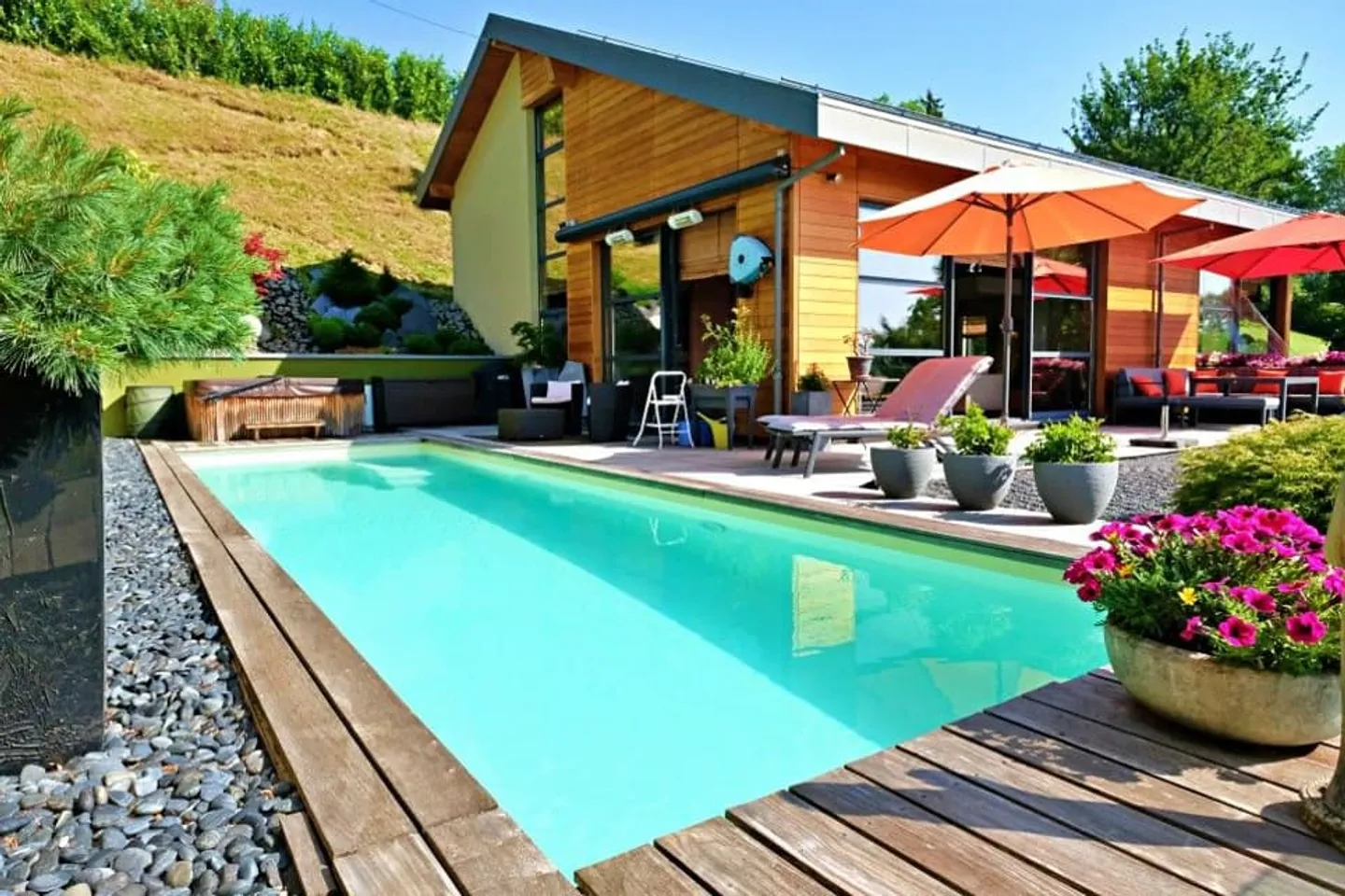 3D TOUR // Furnished villa / Stunning lake view / Pool - Photo 2 of 12