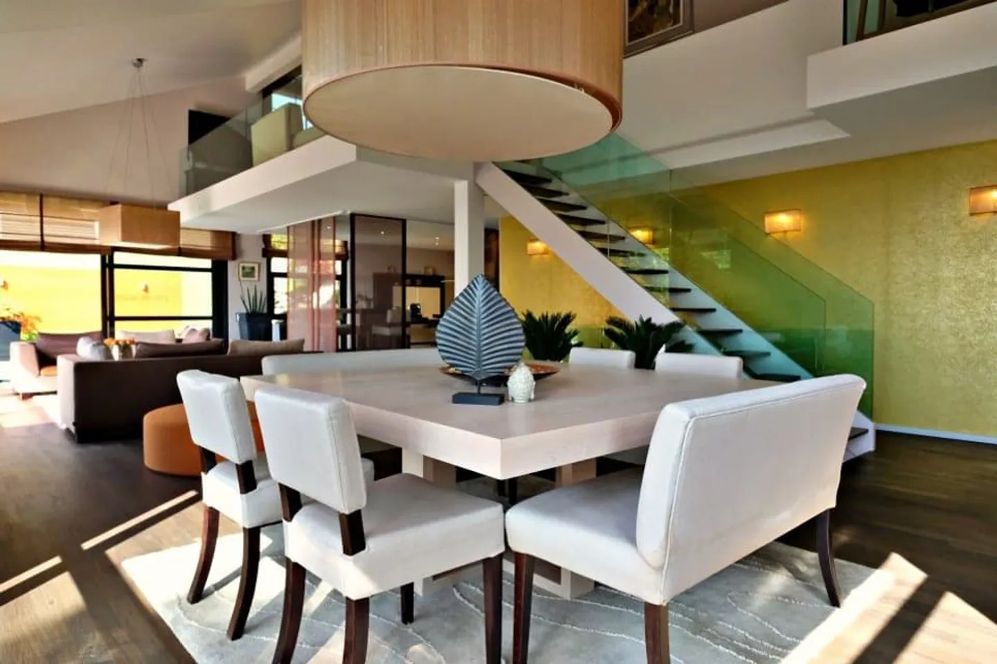 3D TOUR // Furnished villa / Stunning lake view / Pool - Photo 5 of 12