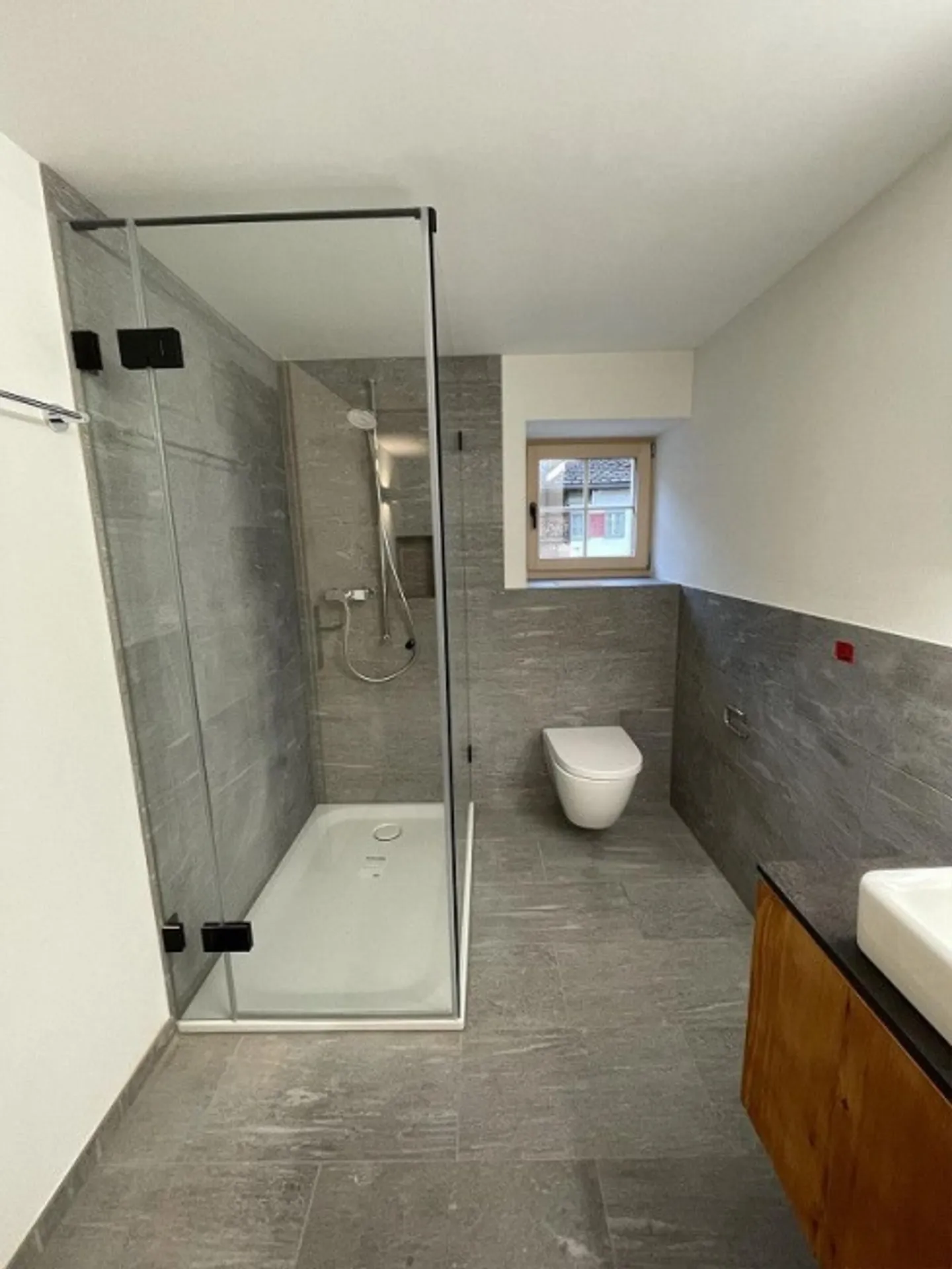 Newly renovated 3.5-room apartment with balcony in Vignogn - Photo 8 of 11