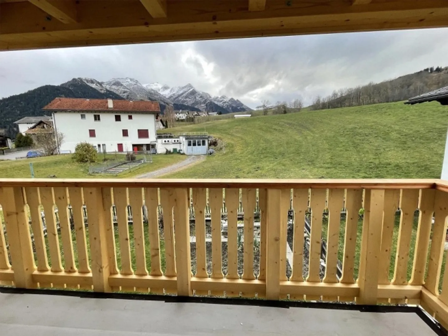 Newly renovated 3.5-room apartment with balcony in Vignogn - Photo 10 of 11