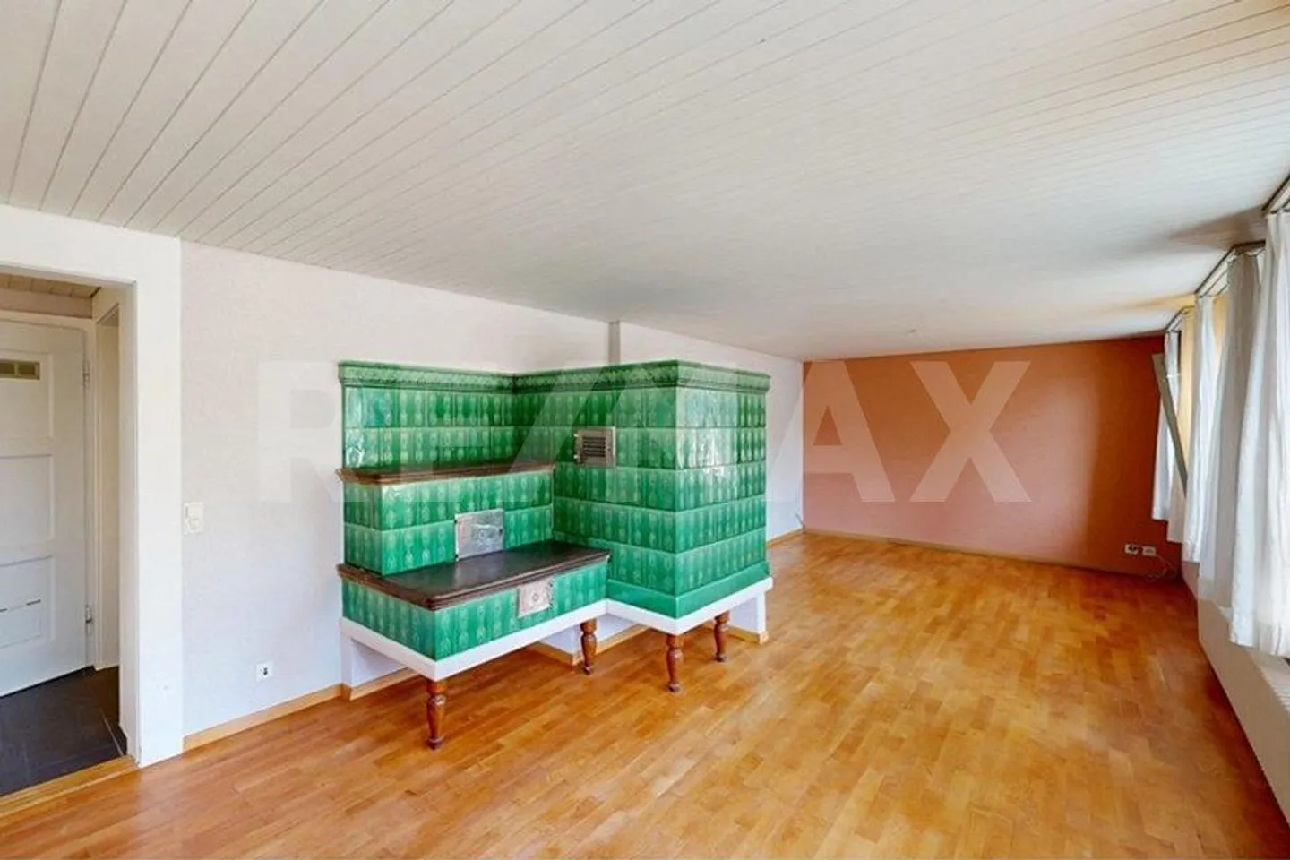 6.5 Room Single Family House in a Quiet Residential Area - Photo 3 of 13