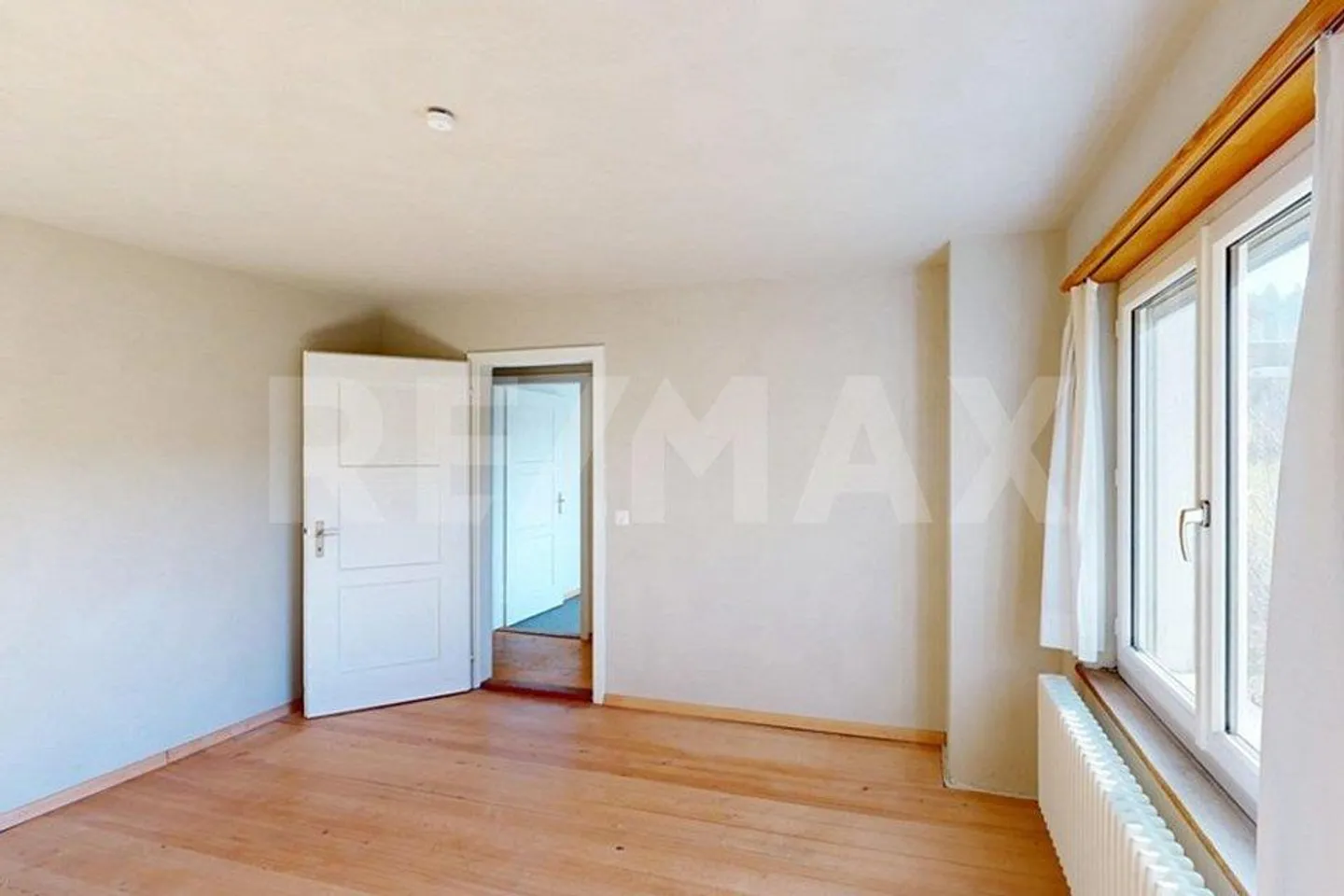 6.5 Room Single Family House in a Quiet Residential Area - Photo 8 of 13