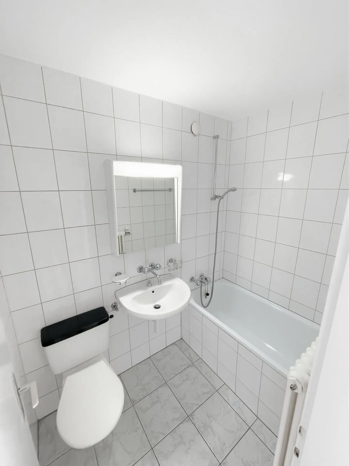 Appartamento 2.5 camere conveniente e accogliente in una posizione tranquilla - Foto 6 di 8