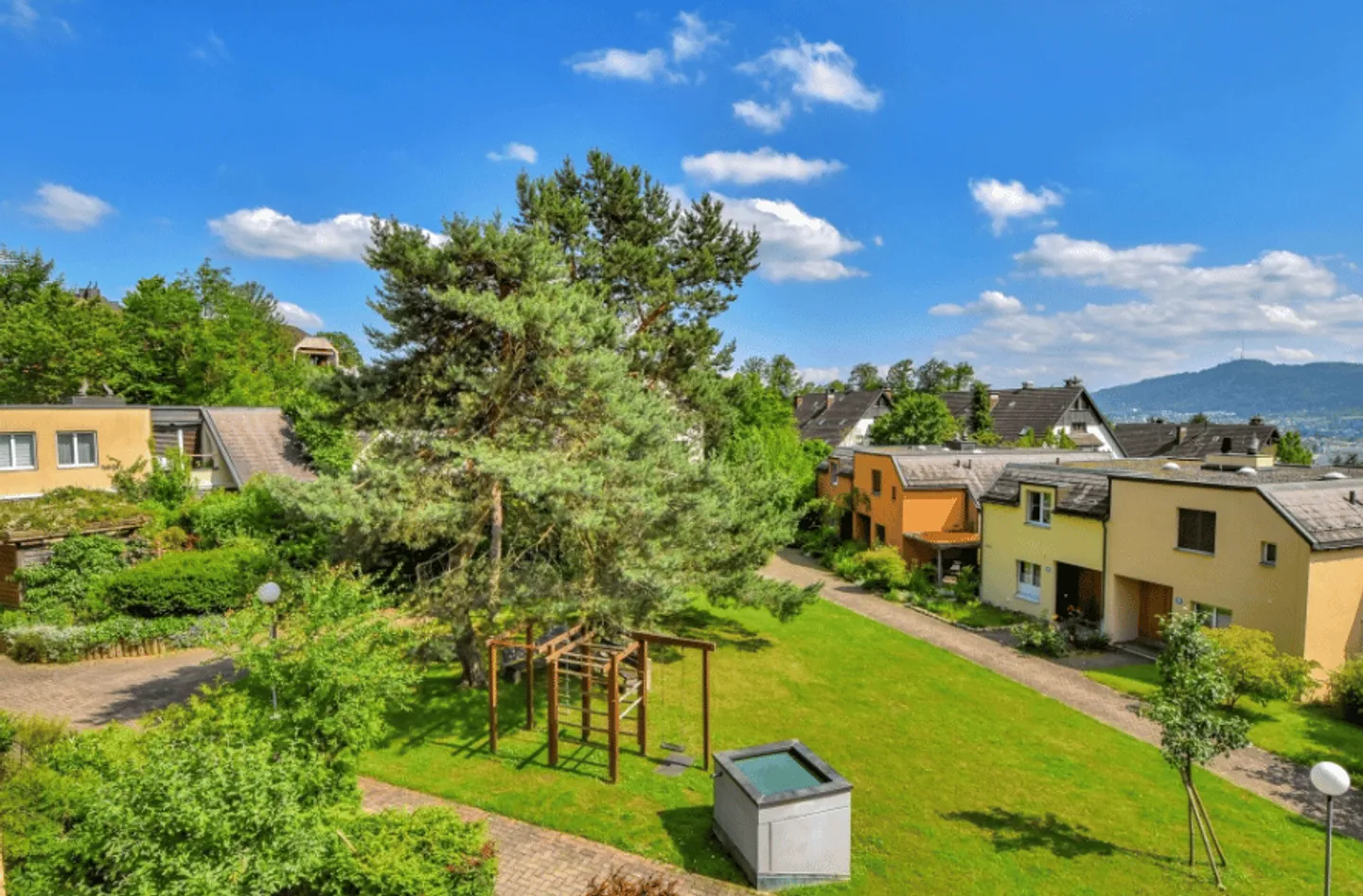 Neu renovierte 4.5-Zimmerwohnung in Zürich-Höngg mit attraktiver Weitsicht - Photo 1 of 15