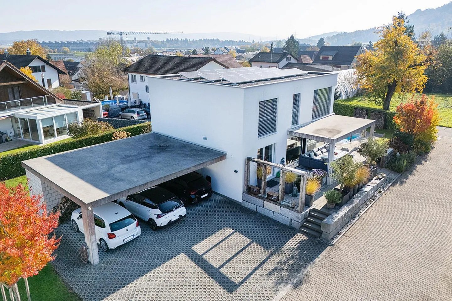 Exclusive single-family house with large plot and swimming pool - Photo 3 of 13