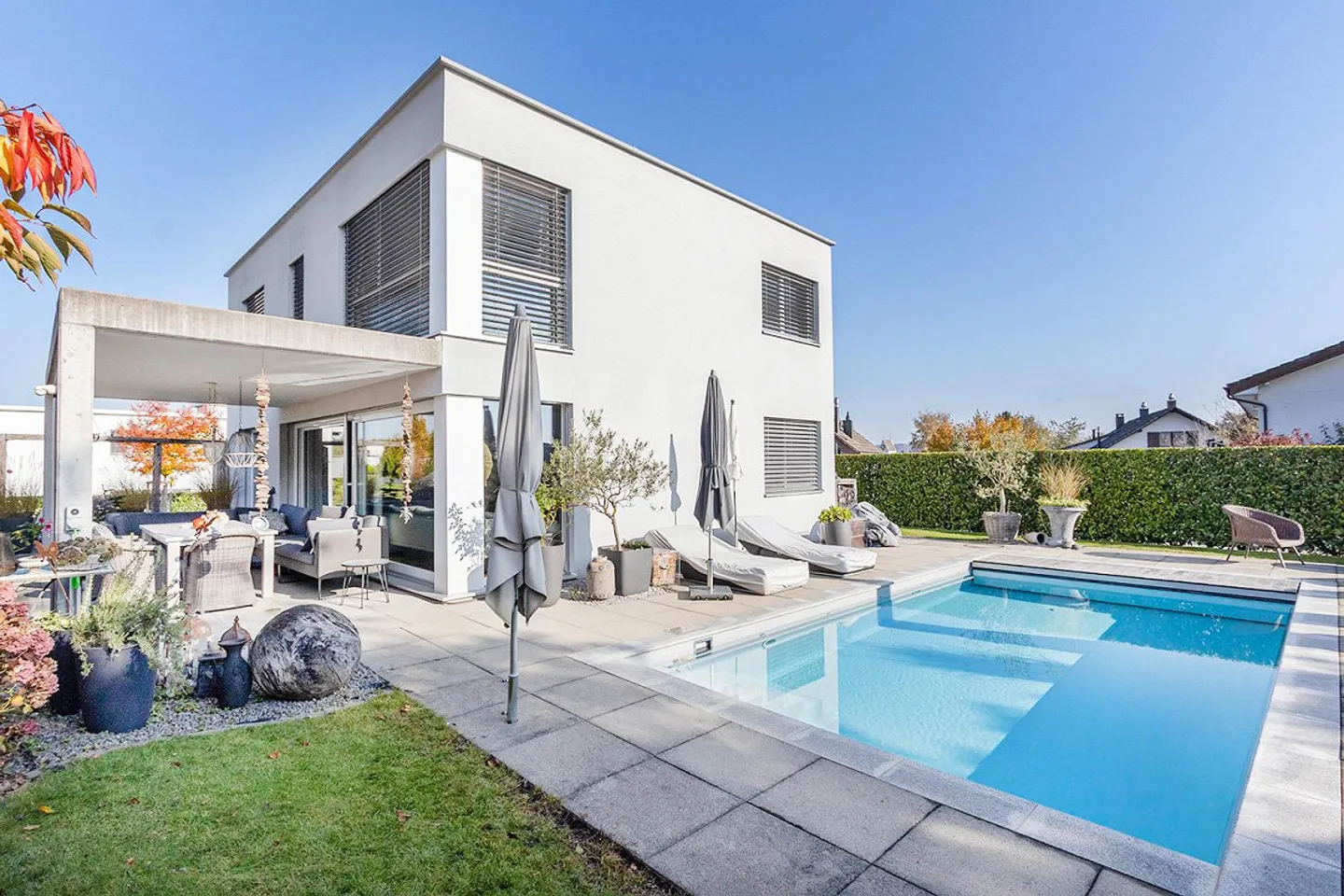 Exclusive single-family house with large plot and swimming pool - Photo 5 of 13