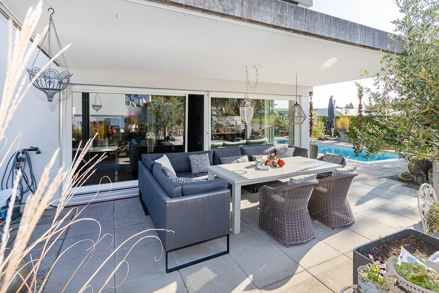 Exclusive single-family house with large plot and swimming pool - Photo 6 of 13