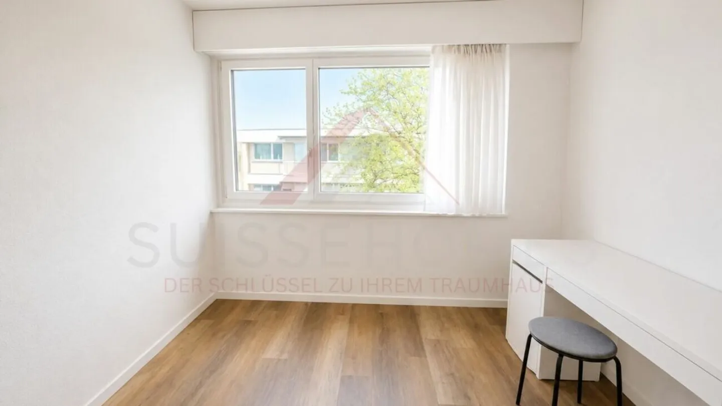 5.5 Rooms for CHF 830,000.- | Modernized, Elevator & Ready to Move In - Photo 12 of 17
