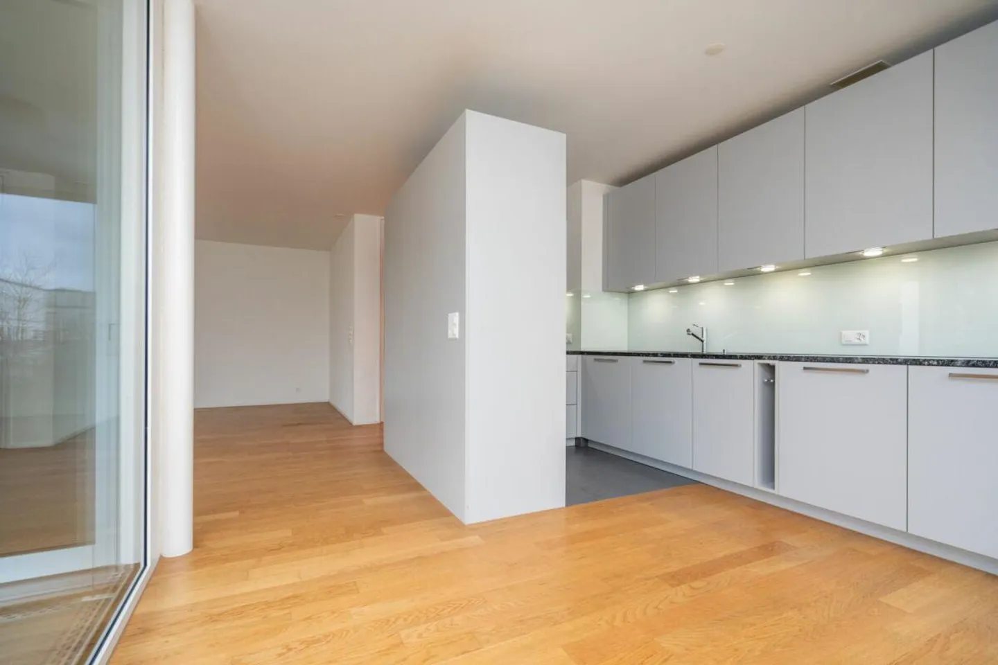 Appartement moderne de 3,5 pièces dans le quartier populaire de Schöngrün - Photo 3 sur 11