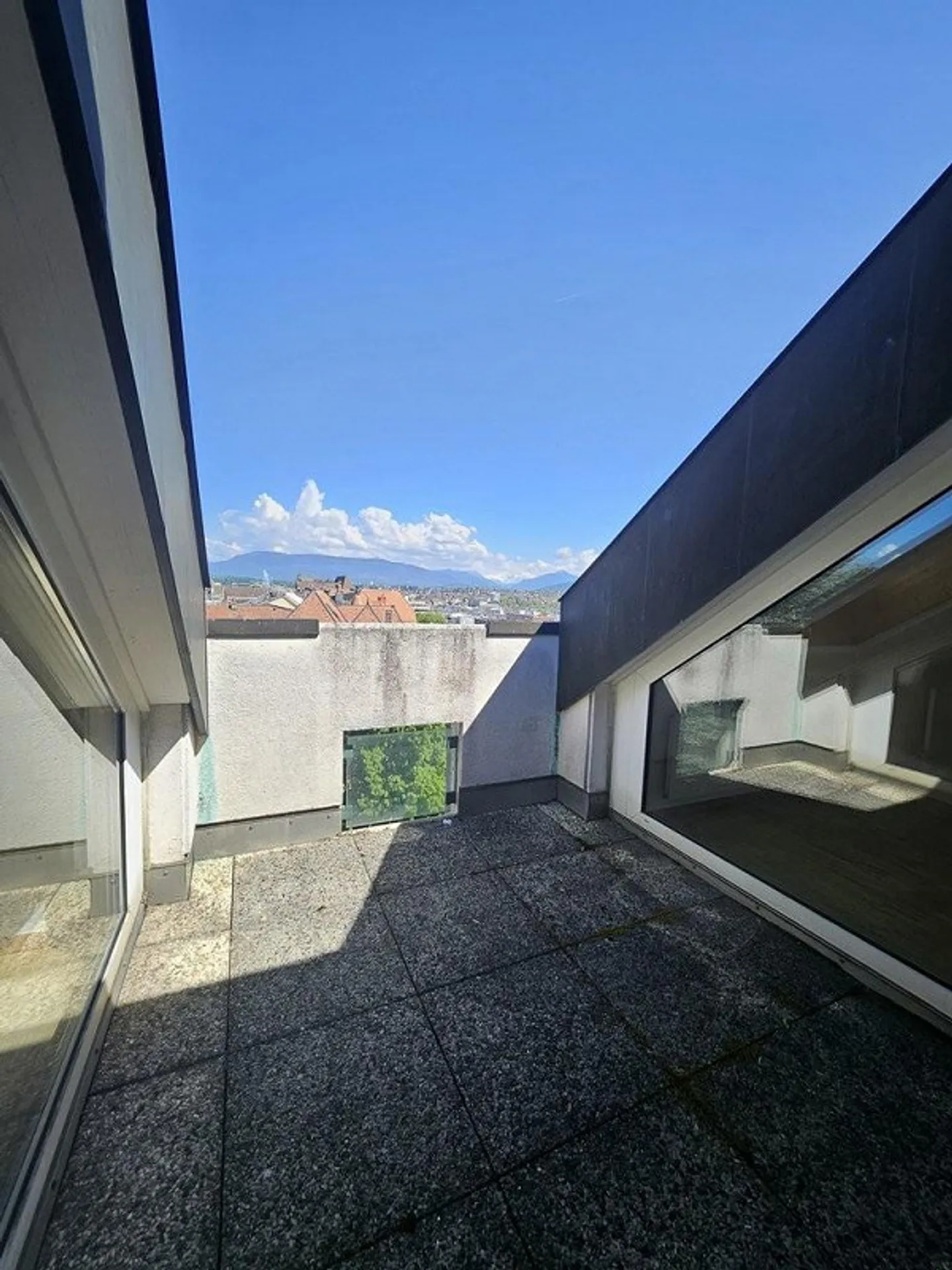 Stunning penthouse apartment in Geneva! - Photo 11 of 12