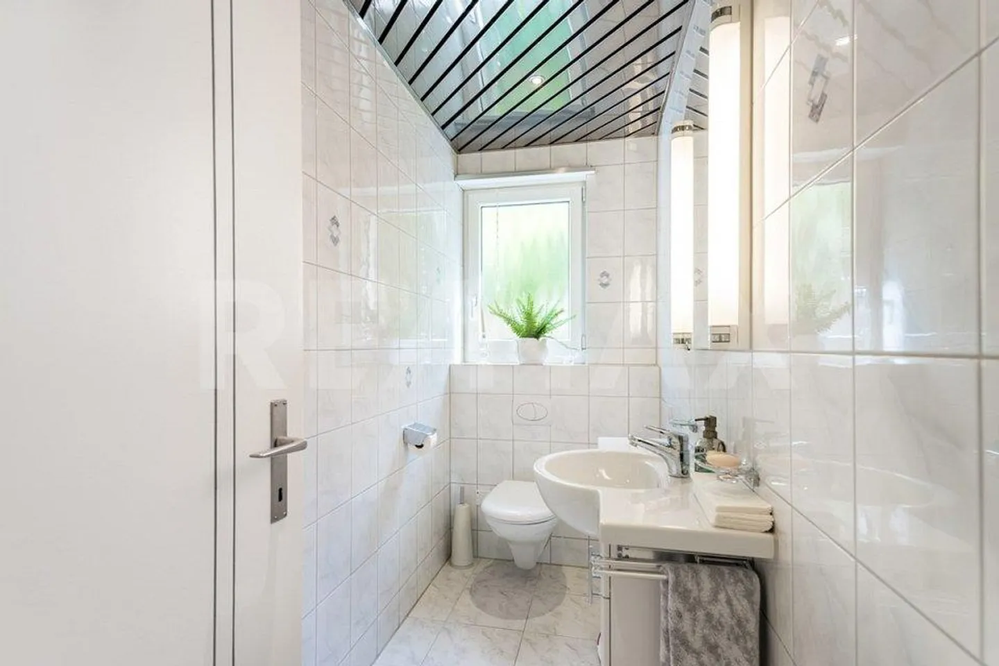 Sunny 5½-Room Corner House with Privacy - Photo 7 of 13