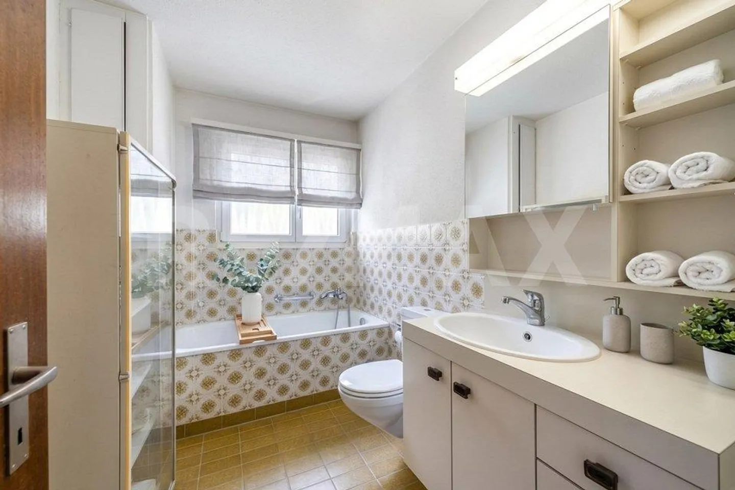 Sunny 5½-Room Corner House with Privacy - Photo 11 of 13