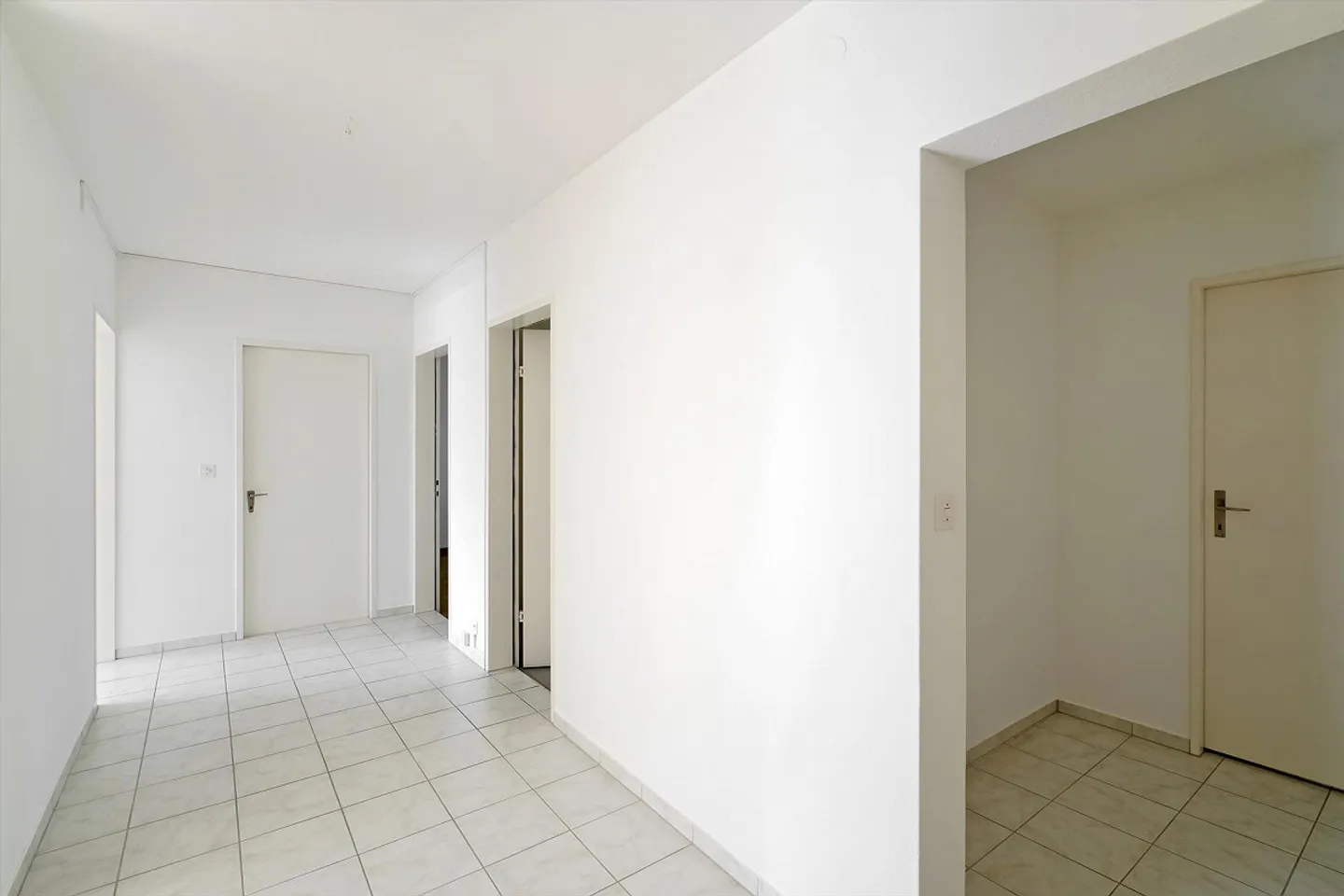 Ampio appartamento 3 locali con vista - Foto 9 di 10