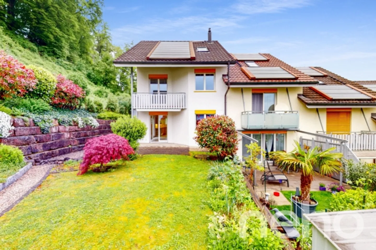Very beautiful 6.5-room corner house in a quiet and elevated residential area - Photo 2 of 13