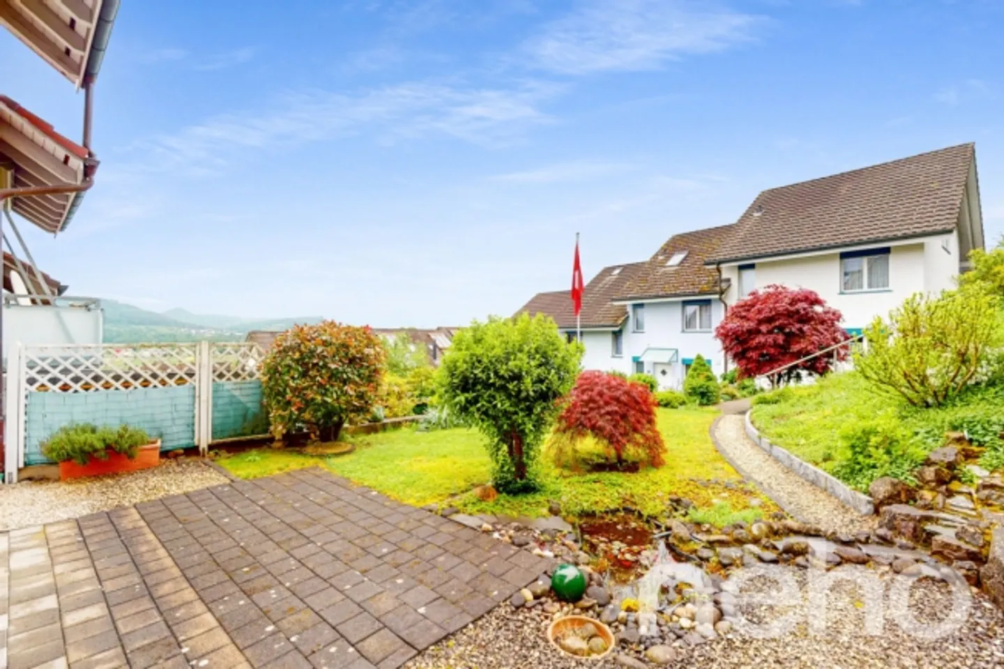 Very beautiful 6.5-room corner house in a quiet and elevated residential area - Photo 3 of 13