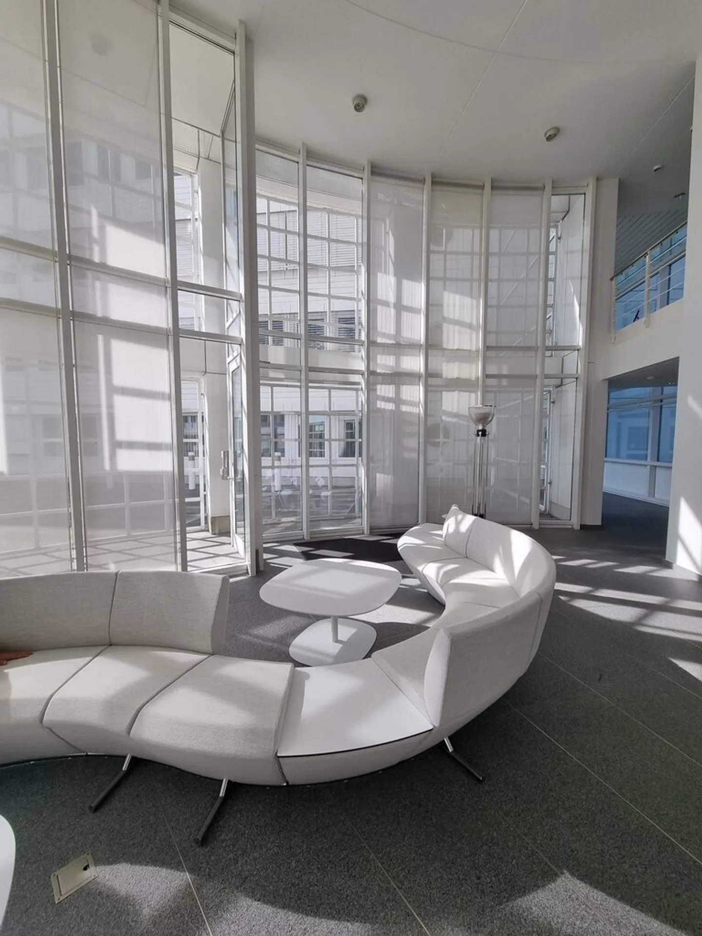 Retail spaces in the heart of a developing district - Photo 3 of 5