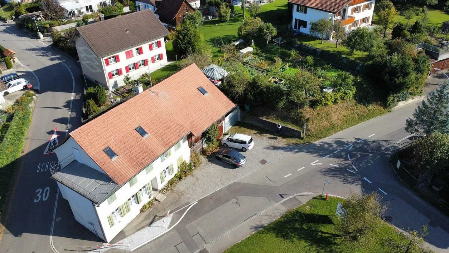 For self-users or small investors: Charming residential complex with two apartments and a large barn - Photo 1 of 6