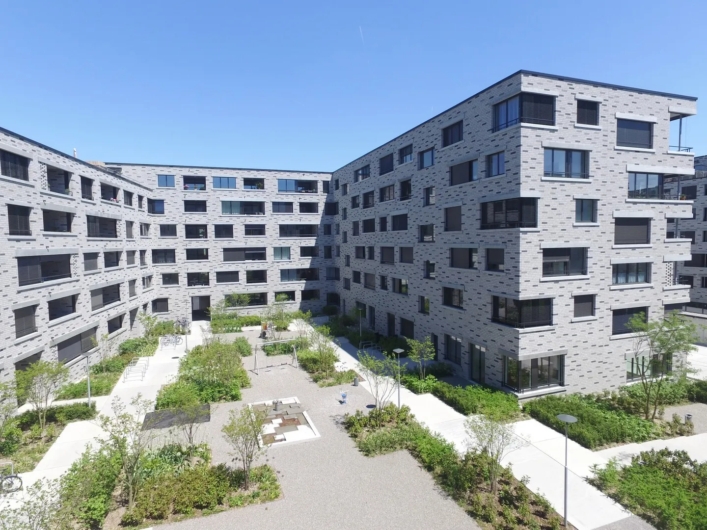 Werk 3 - round attractive - Photo 1 of 6