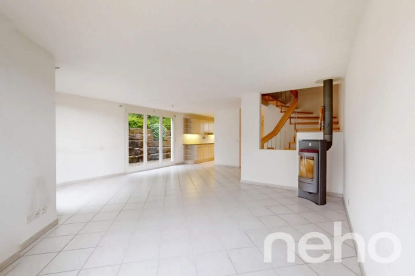 Very beautiful 6.5-room corner house in a quiet and elevated residential area - Photo 7 of 13