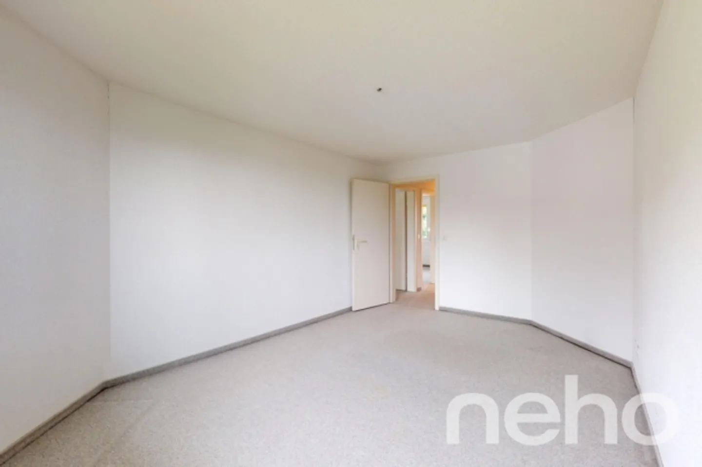 Very beautiful 6.5-room corner house in a quiet and elevated residential area - Photo 8 of 13