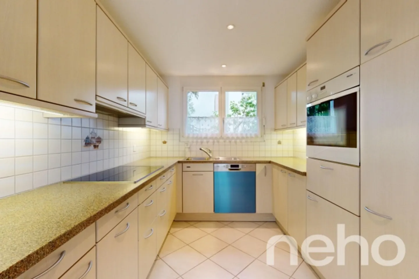 Very beautiful 6.5-room corner house in a quiet and elevated residential area - Photo 9 of 13