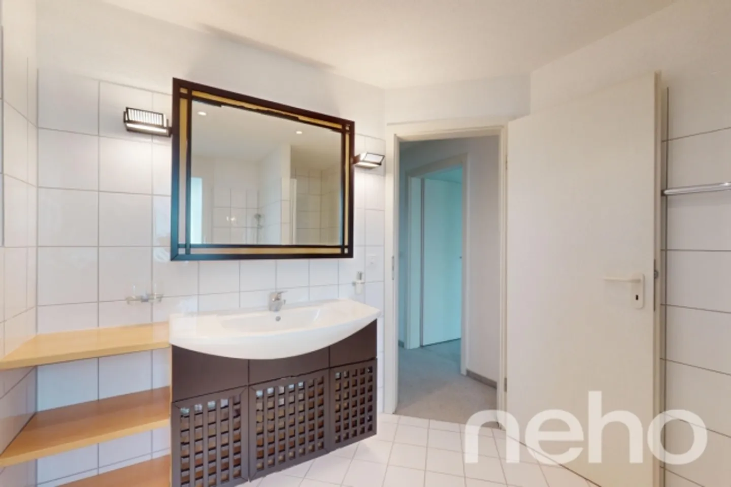 Very beautiful 6.5-room corner house in a quiet and elevated residential area - Photo 10 of 13