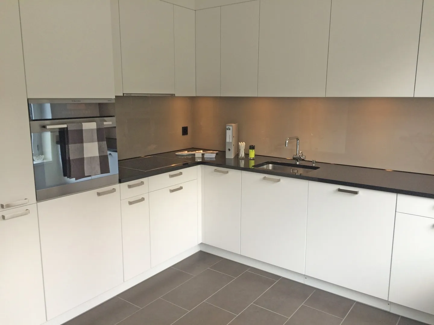 Werk 3 - round attractive - Photo 2 of 6