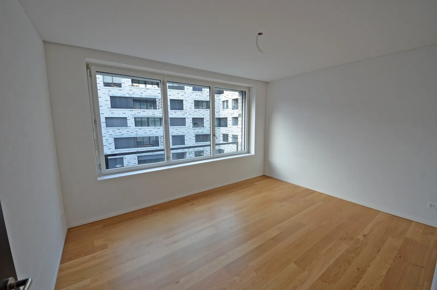 Werk 3 - round attractive - Photo 6 of 6