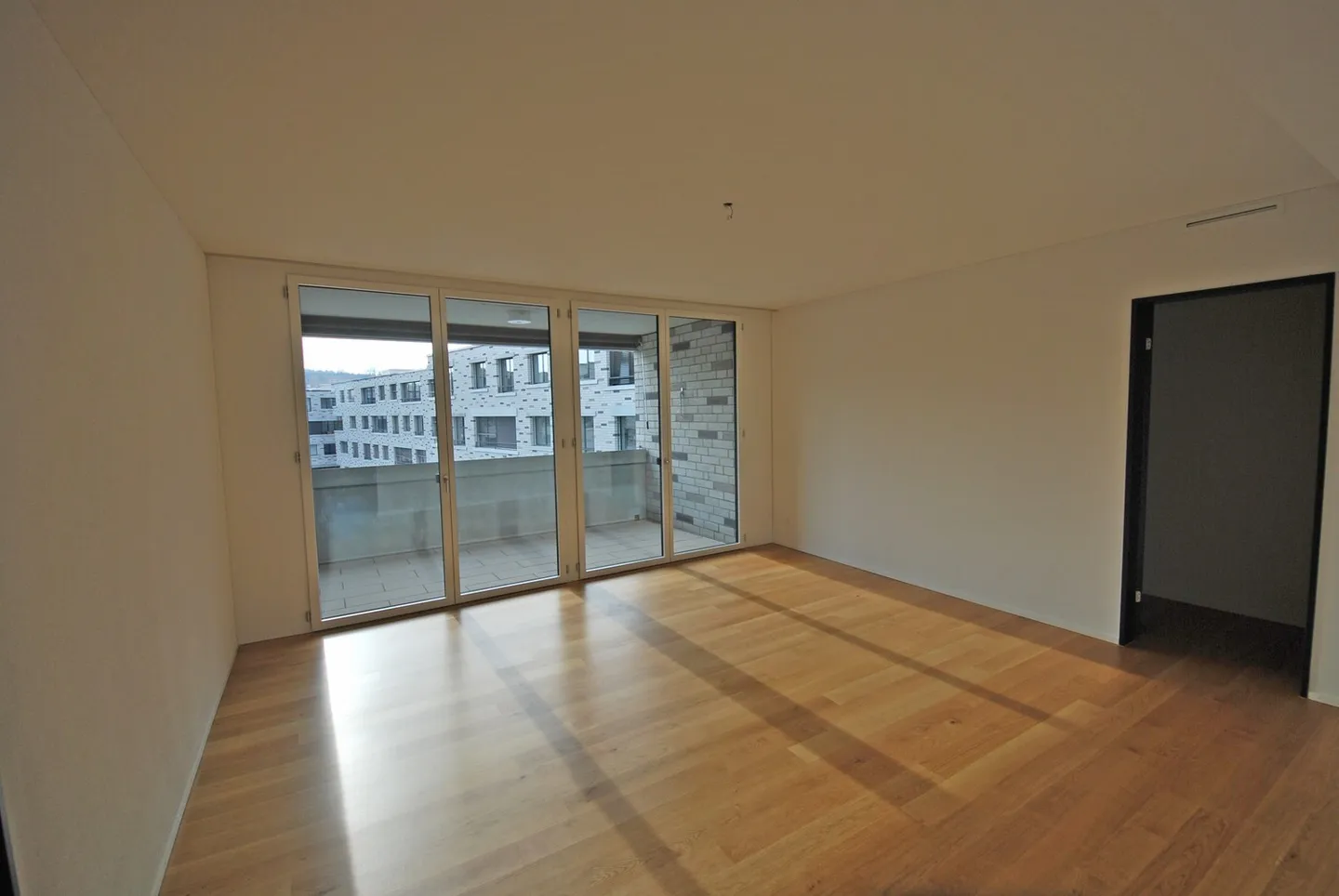 Werk 3 - round attractive - Photo 3 of 6